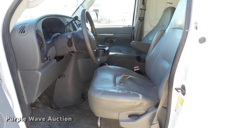 image for item DA0414 2007 Ford E150 van