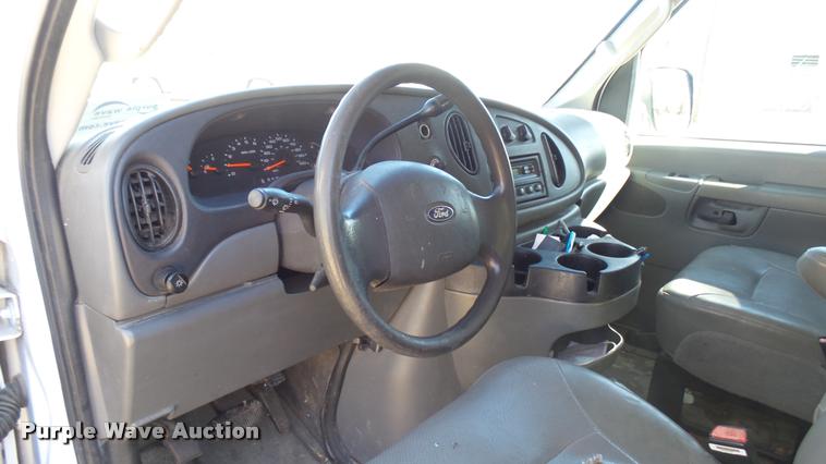 image for item DA0414 2007 Ford E150 van