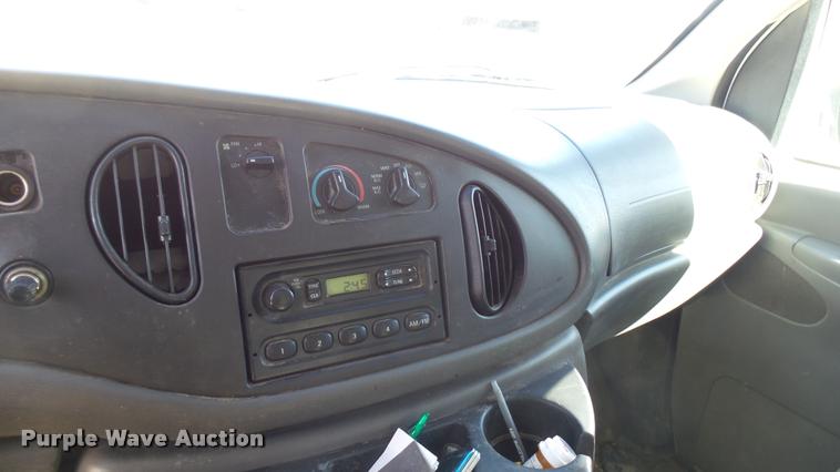 image for item DA0414 2007 Ford E150 van