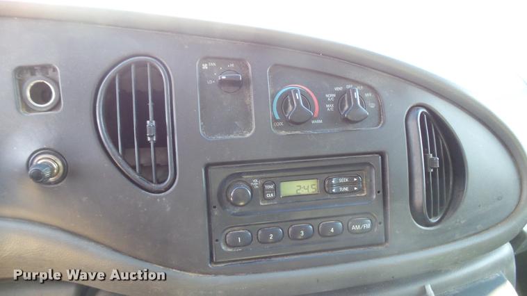 image for item DA0414 2007 Ford E150 van