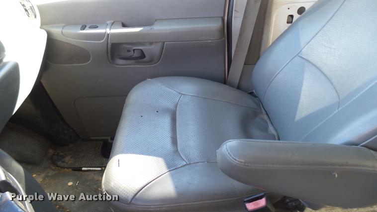 image for item DA0414 2007 Ford E150 van