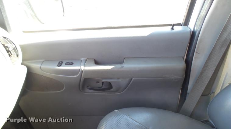 image for item DA0414 2007 Ford E150 van