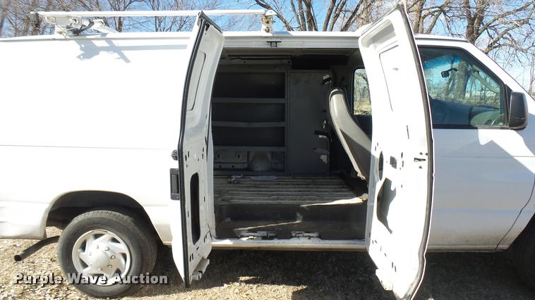image for item DA0414 2007 Ford E150 van