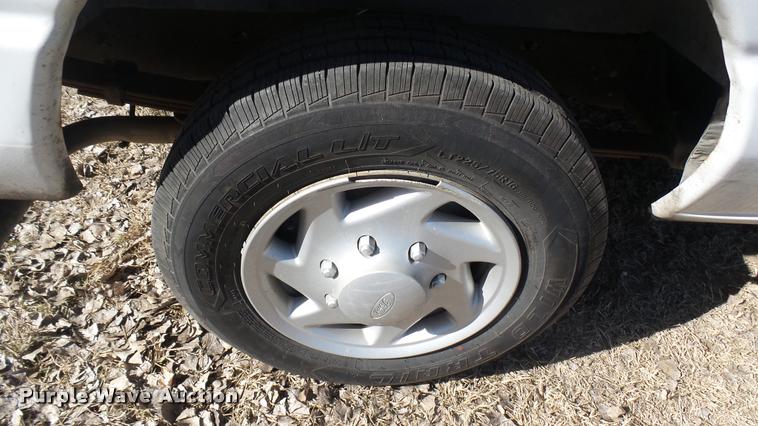 image for item DA0414 2007 Ford E150 van