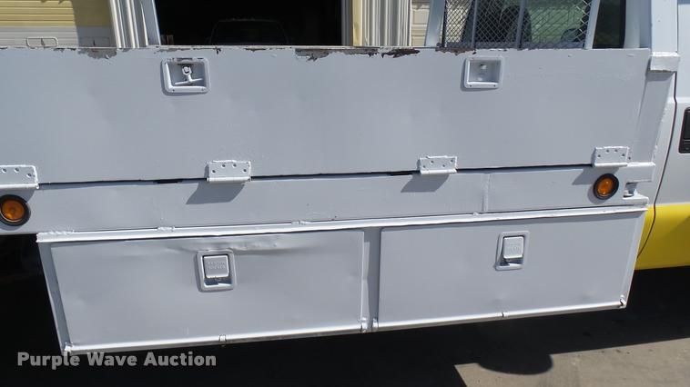 image for item DA0425 1999 Ford F450 Super Duty flatbed truck