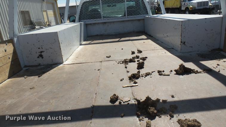 image for item DA0425 1999 Ford F450 Super Duty flatbed truck