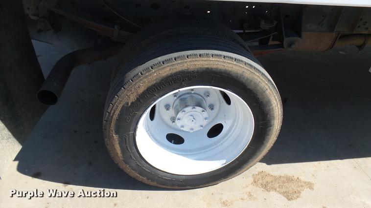 image for item DA0425 1999 Ford F450 Super Duty flatbed truck