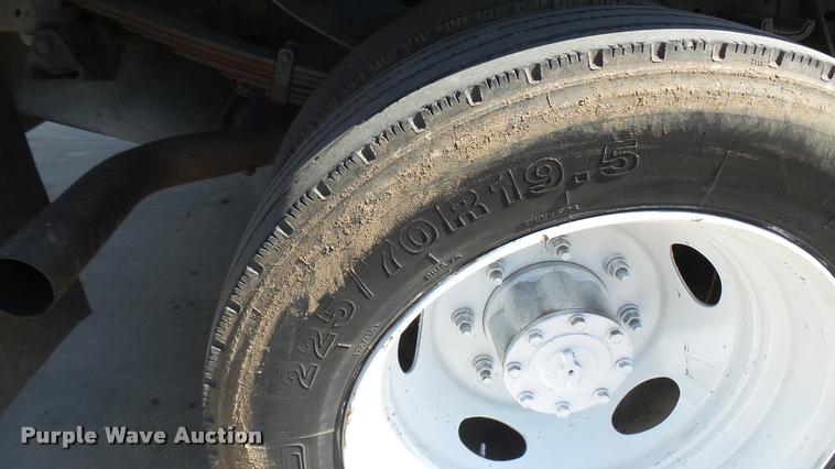 image for item DA0425 1999 Ford F450 Super Duty flatbed truck