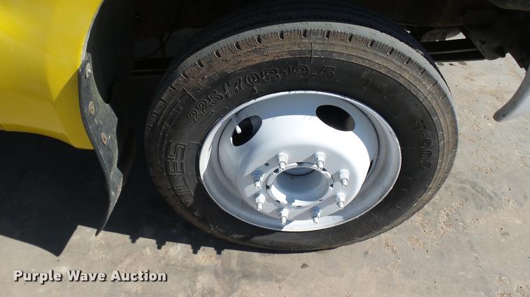 image for item DA0425 1999 Ford F450 Super Duty flatbed truck