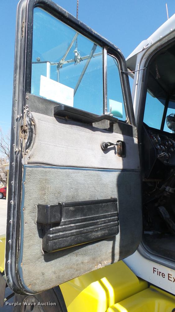 image for item DA0426 1987 Peterbilt 377 dump truck