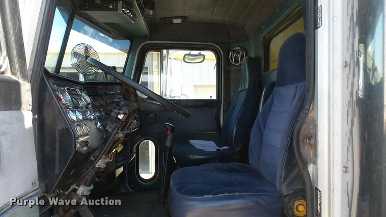 image for item DA0426 1987 Peterbilt 377 dump truck