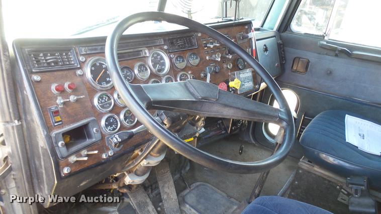 image for item DA0426 1987 Peterbilt 377 dump truck