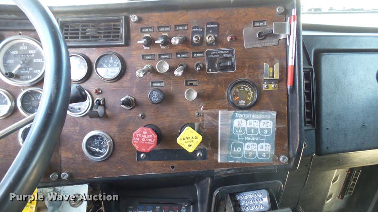 image for item DA0426 1987 Peterbilt 377 dump truck