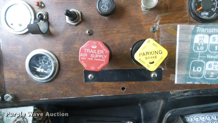 image for item DA0426 1987 Peterbilt 377 dump truck