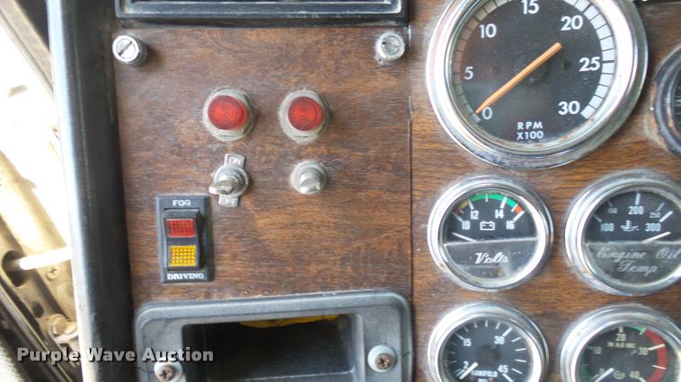 image for item DA0426 1987 Peterbilt 377 dump truck