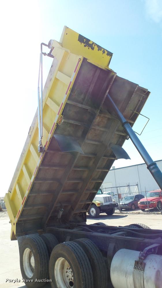 image for item DA0426 1987 Peterbilt 377 dump truck