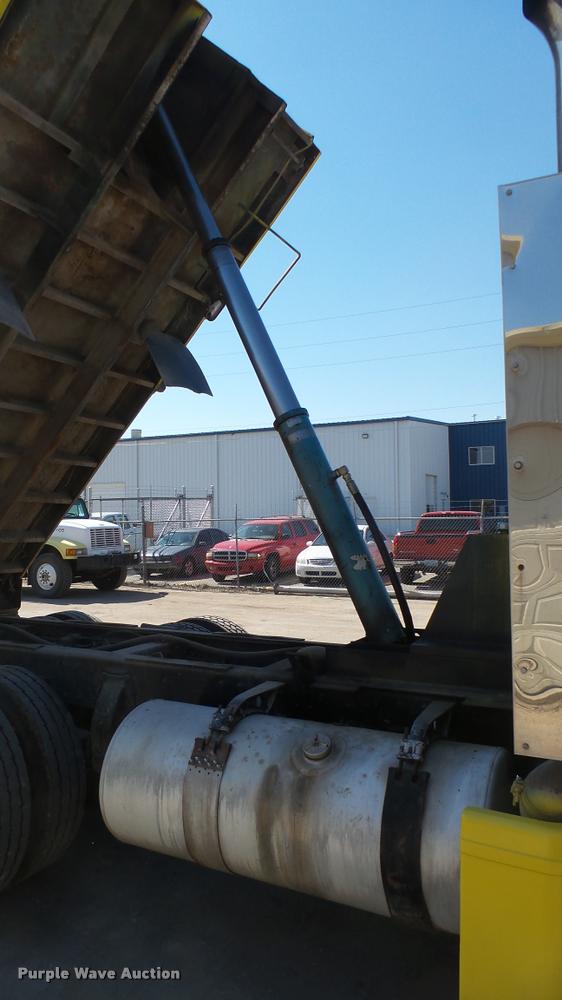 image for item DA0426 1987 Peterbilt 377 dump truck