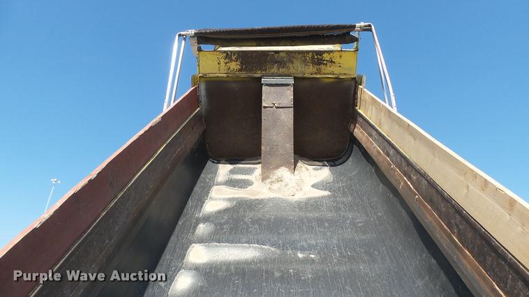 image for item DA0426 1987 Peterbilt 377 dump truck