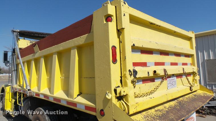 image for item DA0426 1987 Peterbilt 377 dump truck