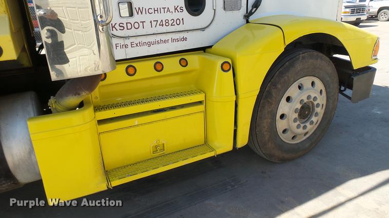 image for item DA0426 1987 Peterbilt 377 dump truck