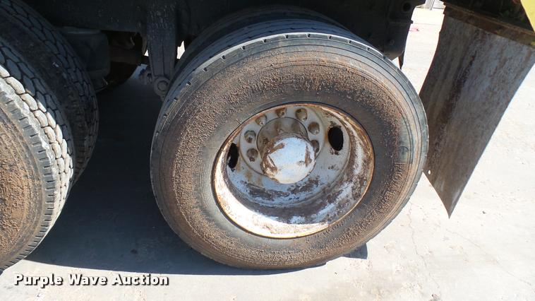 image for item DA0426 1987 Peterbilt 377 dump truck