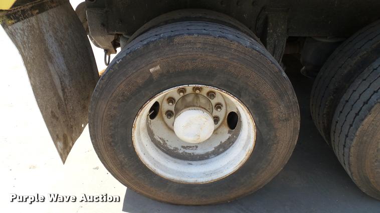 image for item DA0426 1987 Peterbilt 377 dump truck