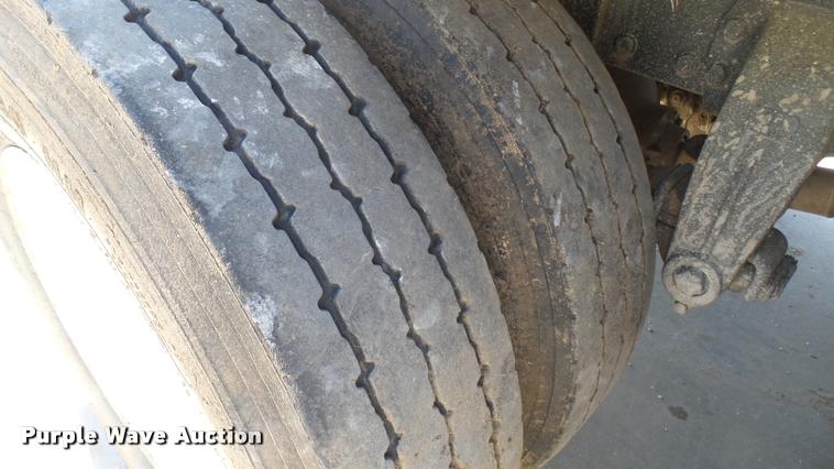 image for item DA0426 1987 Peterbilt 377 dump truck