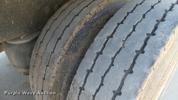 image for item DA0426 1987 Peterbilt 377 dump truck