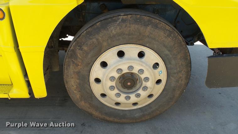 image for item DA0426 1987 Peterbilt 377 dump truck