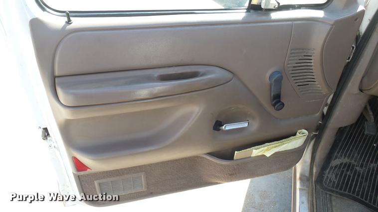 image for item DA0427 1996 Ford F150 pickup truck