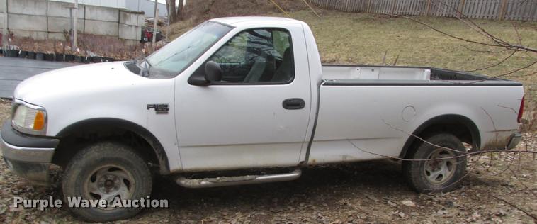 image for item DA0557 2002 Ford F150 XL pickup truck