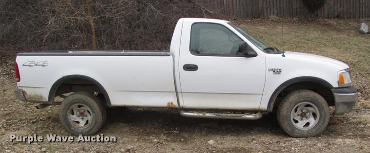image for item DA0557 2002 Ford F150 XL pickup truck