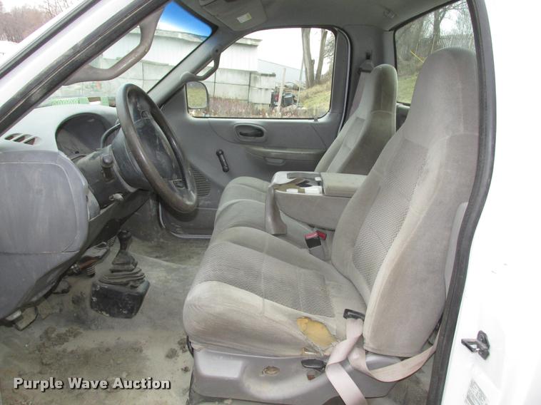 image for item DA0557 2002 Ford F150 XL pickup truck