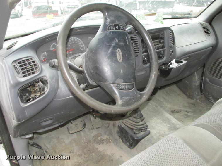 image for item DA0557 2002 Ford F150 XL pickup truck