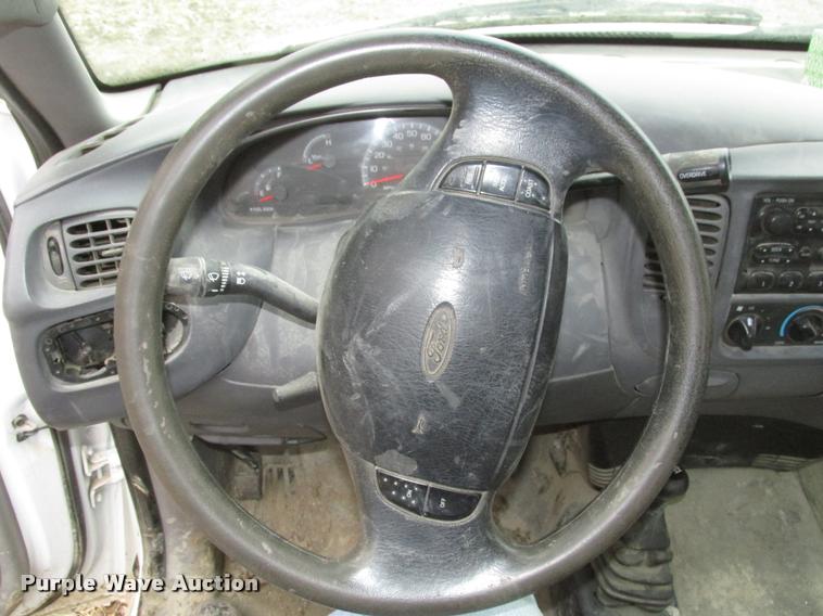 image for item DA0557 2002 Ford F150 XL pickup truck