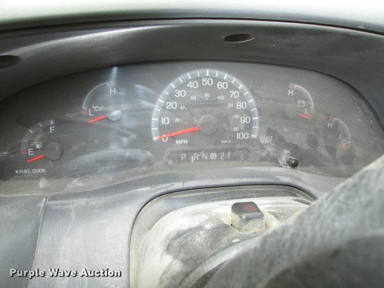 image for item DA0557 2002 Ford F150 XL pickup truck