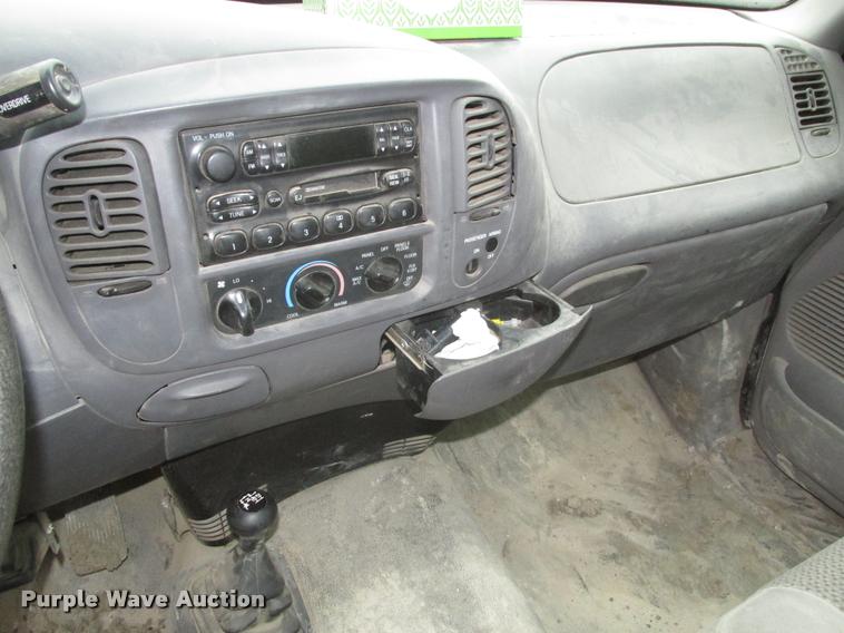 image for item DA0557 2002 Ford F150 XL pickup truck