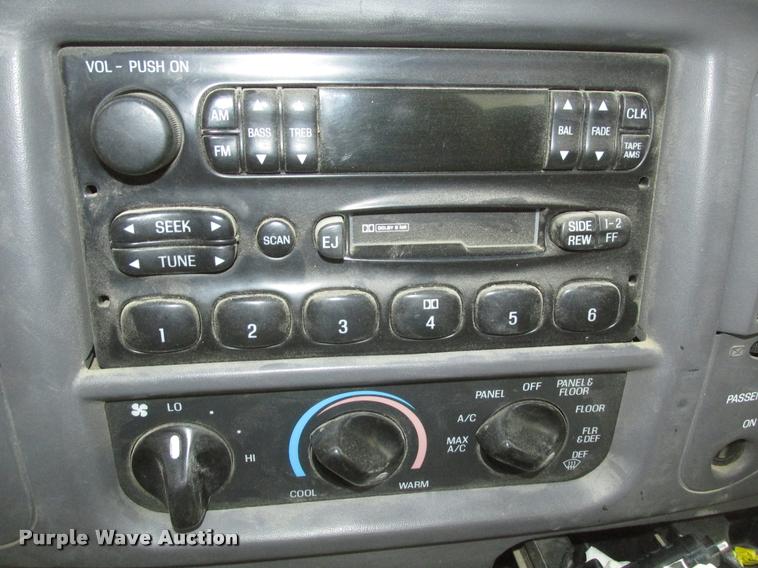 image for item DA0557 2002 Ford F150 XL pickup truck