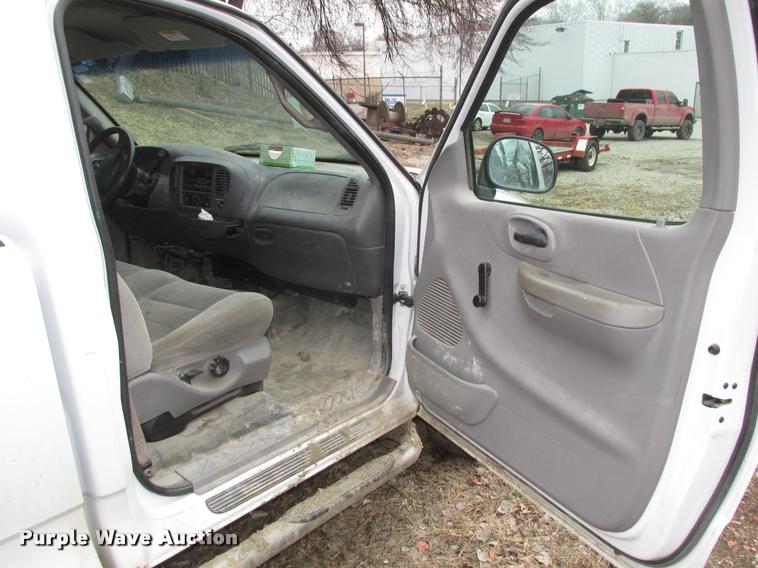 image for item DA0557 2002 Ford F150 XL pickup truck