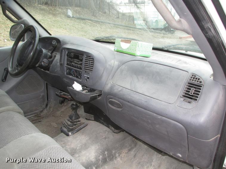 image for item DA0557 2002 Ford F150 XL pickup truck