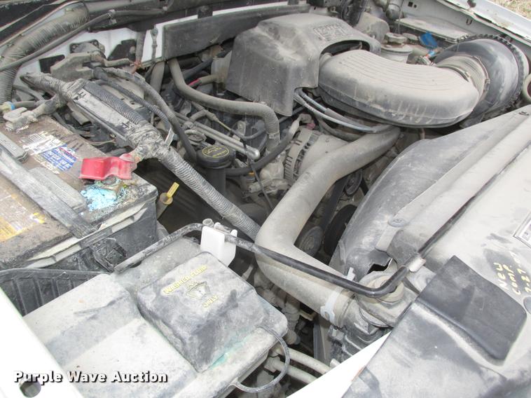 image for item DA0557 2002 Ford F150 XL pickup truck