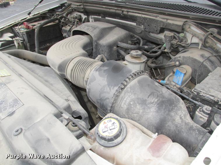 image for item DA0557 2002 Ford F150 XL pickup truck