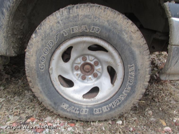 image for item DA0557 2002 Ford F150 XL pickup truck