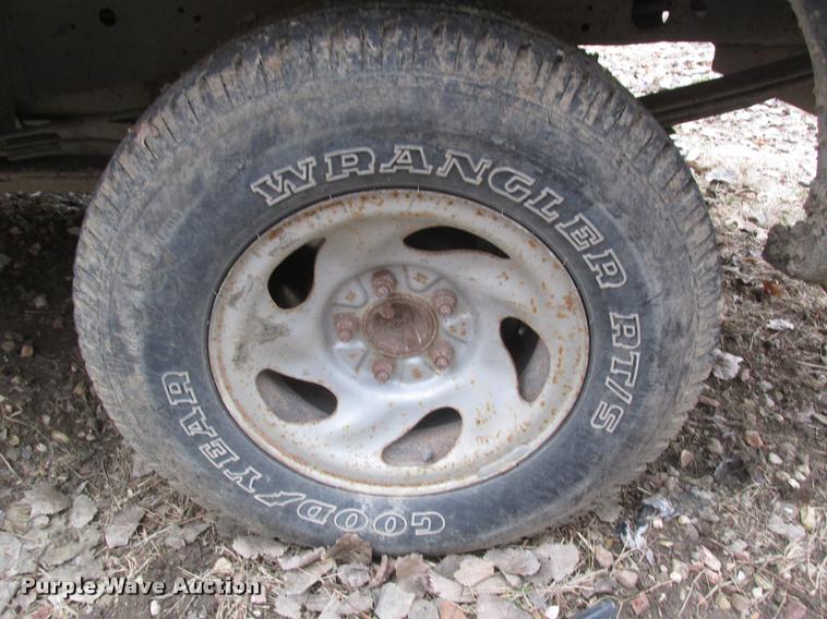 image for item DA0557 2002 Ford F150 XL pickup truck