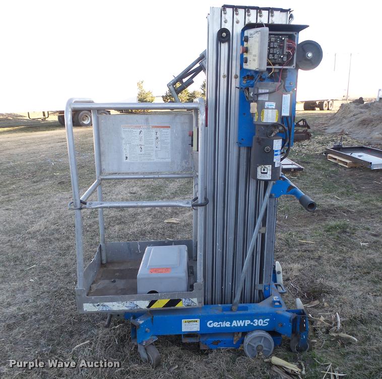image for item DA0584 Genie 30AWP vertical lift