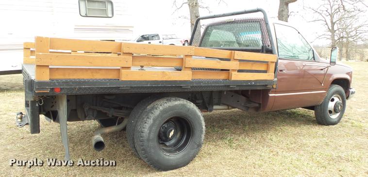 image for item DA2541 1993 Chevrolet Silverado 3500 flatbed pickup truck