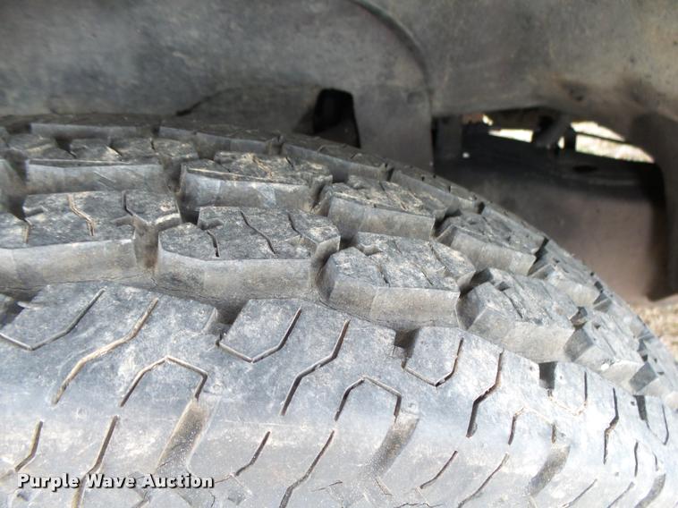 image for item DA2541 1993 Chevrolet Silverado 3500 flatbed pickup truck