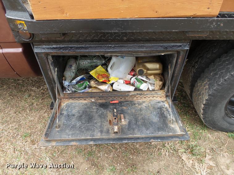 image for item DA2541 1993 Chevrolet Silverado 3500 flatbed pickup truck