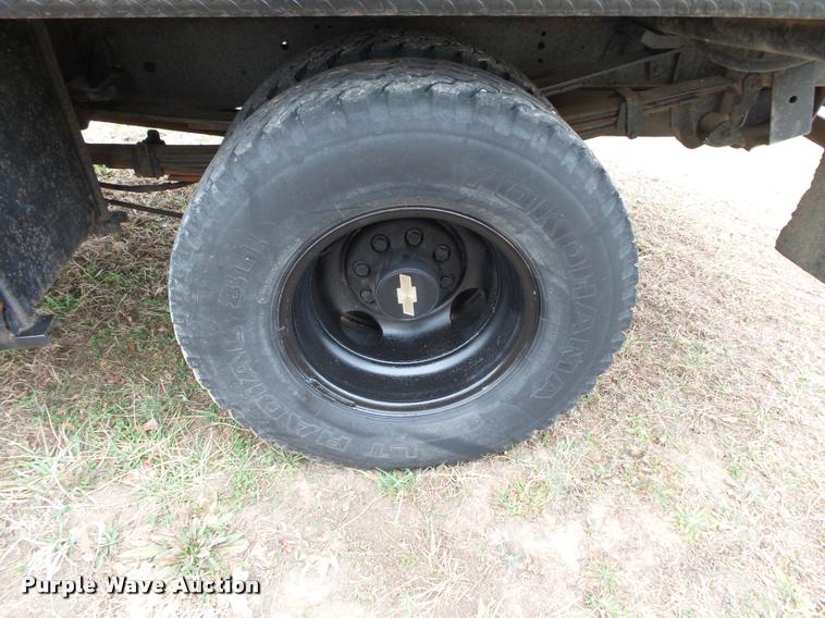 image for item DA2541 1993 Chevrolet Silverado 3500 flatbed pickup truck