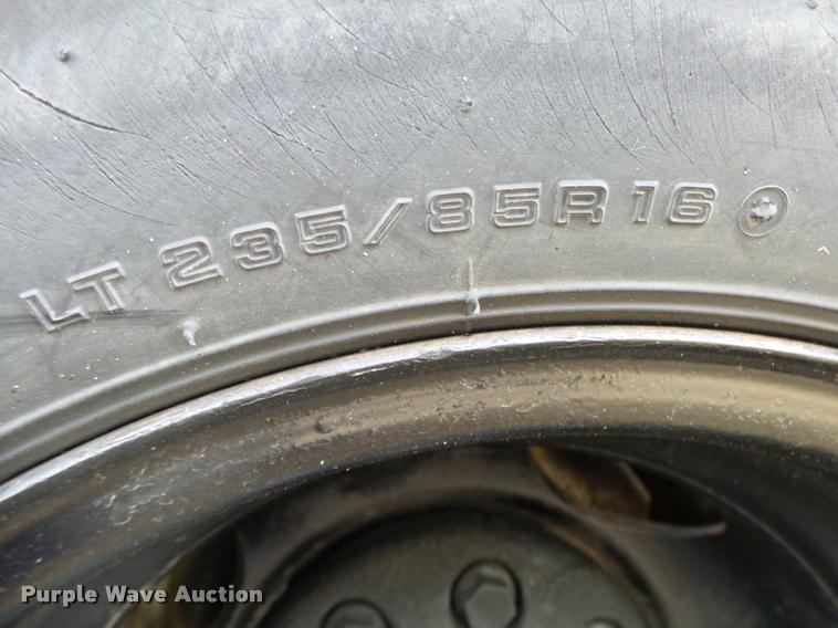 image for item DA2541 1993 Chevrolet Silverado 3500 flatbed pickup truck